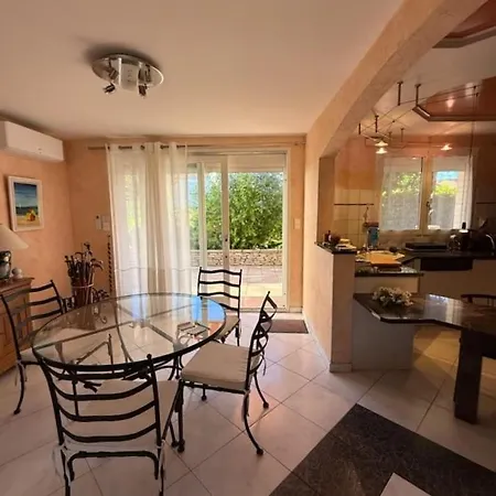 Βίλα Quiet House With Private Pool